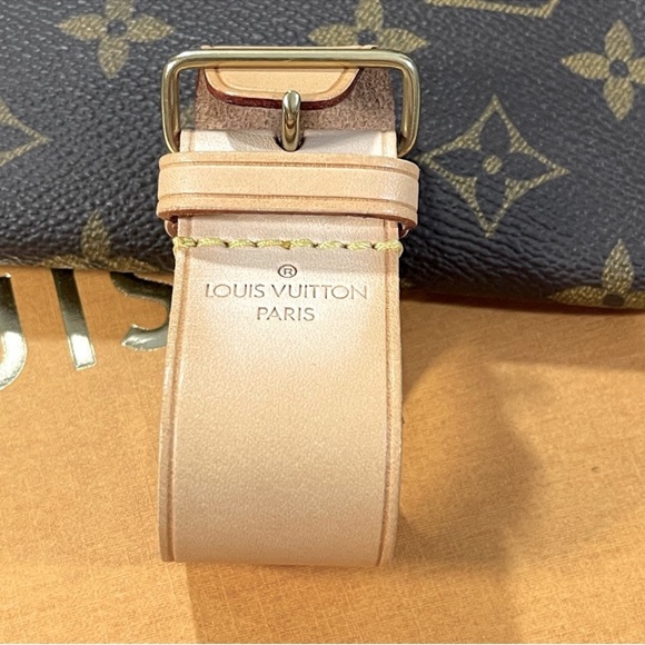 Louis Vuitton Poignet as a Bracelet - Picture 5 of 16